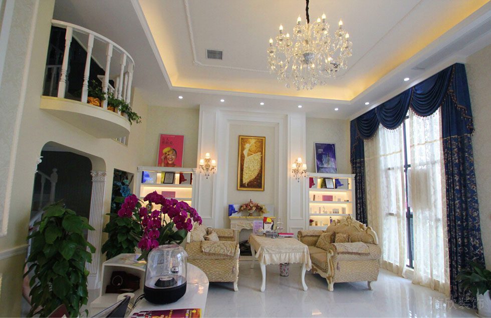 古典風復式裝修設(shè)計墻體涂料環(huán)保設(shè)計宮廷風大理石客廳裝修圖