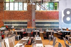 工業(yè)風(fēng)烤肉店餐飲裝修設(shè)計實景案例卡座用餐區(qū)效果圖