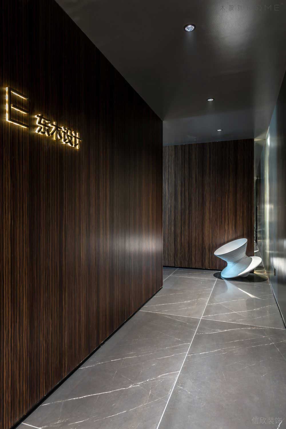 展示區(qū)瓷磚地面木飾面背景墻裝修設(shè)計