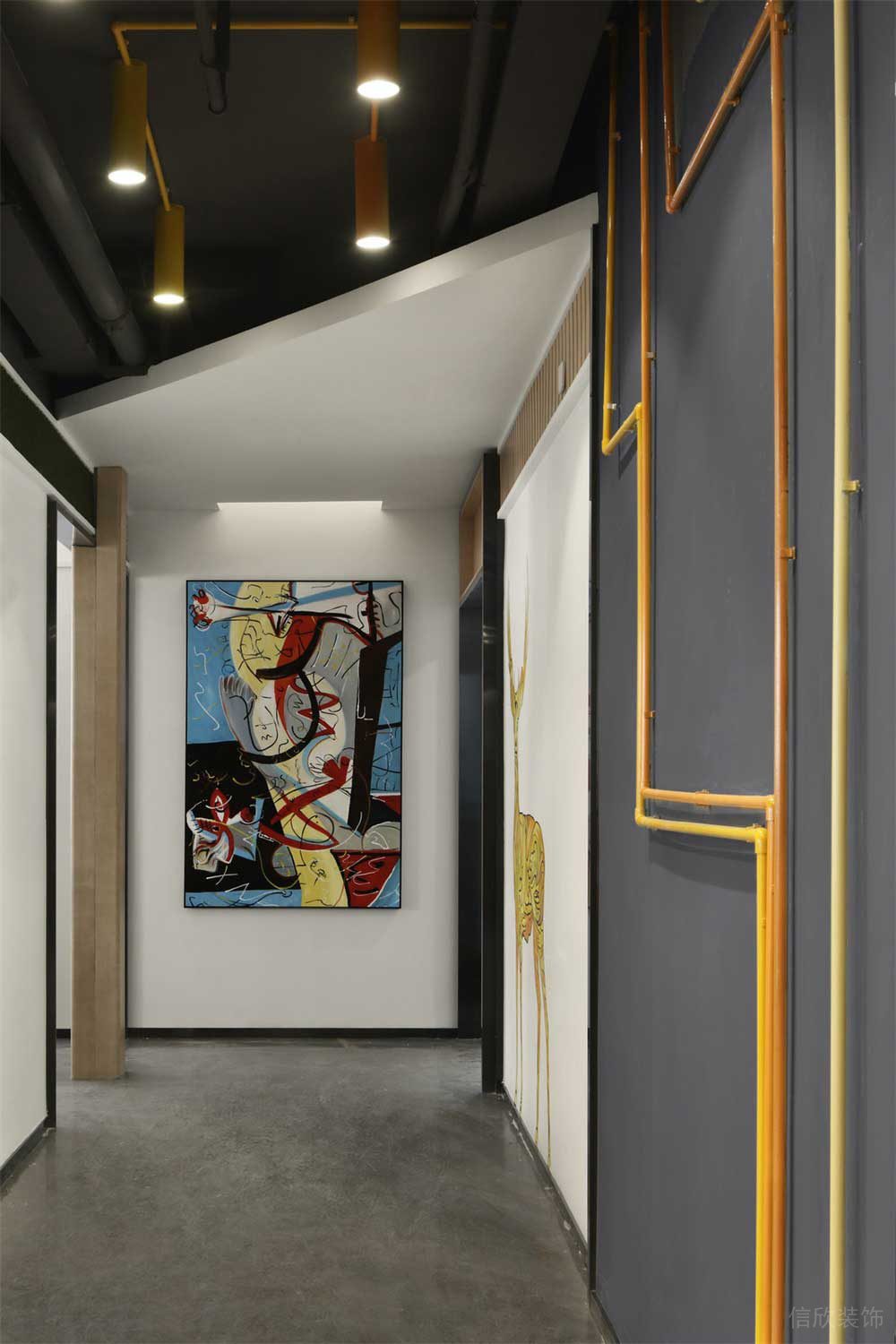 射燈黃色涂鴉藝術(shù)墻體設(shè)計(jì)管道工業(yè)風(fēng)灰色大理石過道工作室效果圖