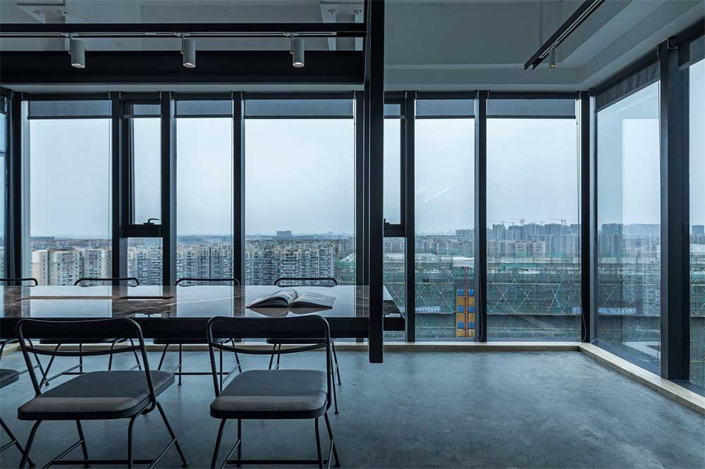 400平深圳市龍華工業(yè)風(fēng)辦公室裝修陽(yáng)臺(tái) 400平深圳市龍華工業(yè)風(fēng)辦公室裝修陽(yáng)臺(tái)