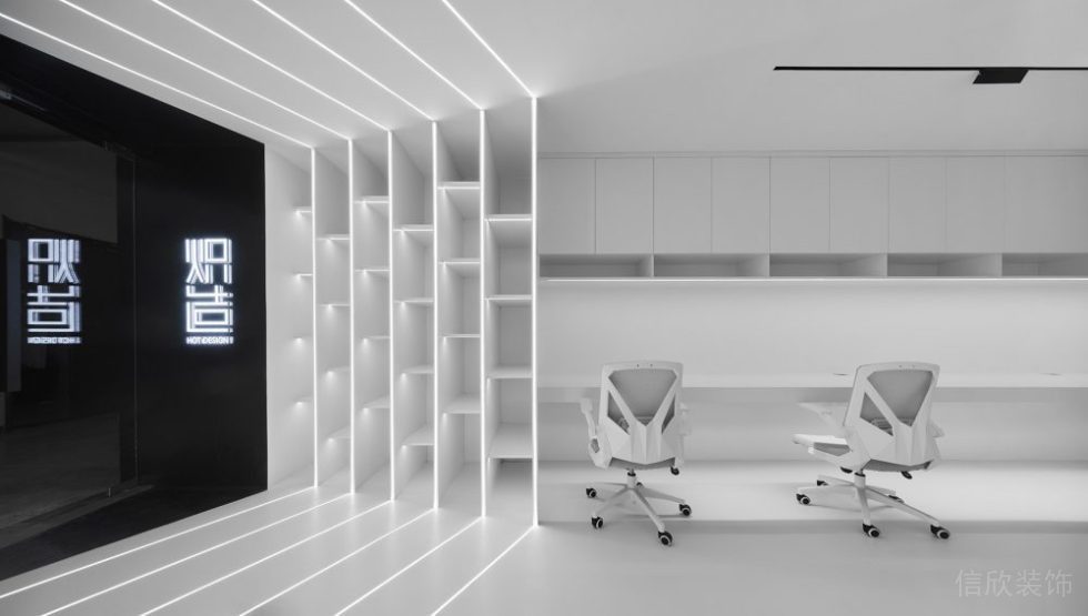 環(huán)形燈帶創(chuàng)意收納墻柜設(shè)計互聯(lián)網(wǎng)線小公司純白簡約工位半墻收納設(shè)計