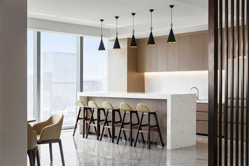 深圳市寶安1000平國(guó)中創(chuàng)投辦公室裝修吧臺(tái)區(qū)