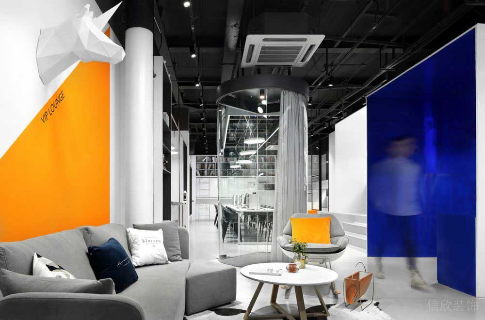 辦公室裝修開放式休息區(qū)橙色藍色創(chuàng)意設計效果圖
