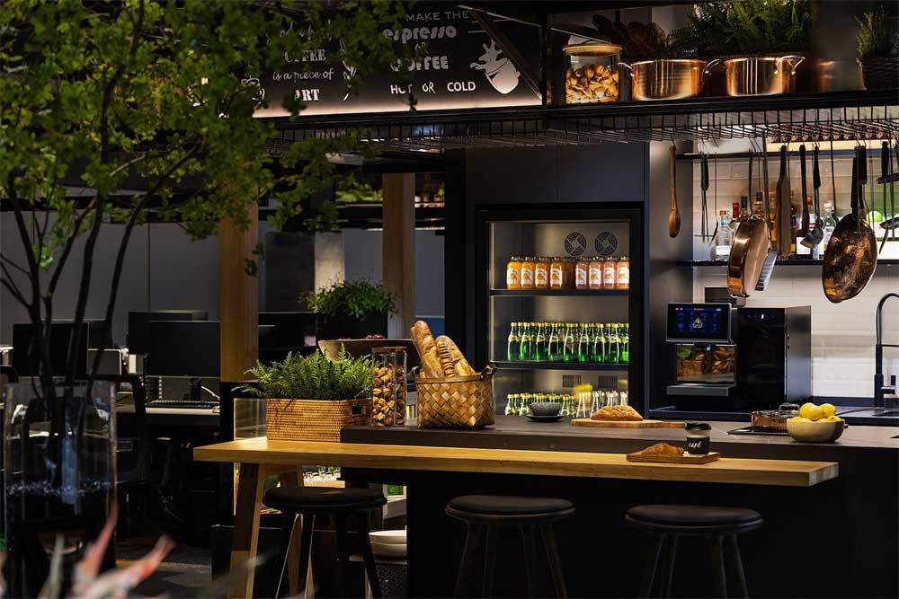 深圳龍崗500平方工業(yè)風(fēng)辦公室裝修綠植裝飾