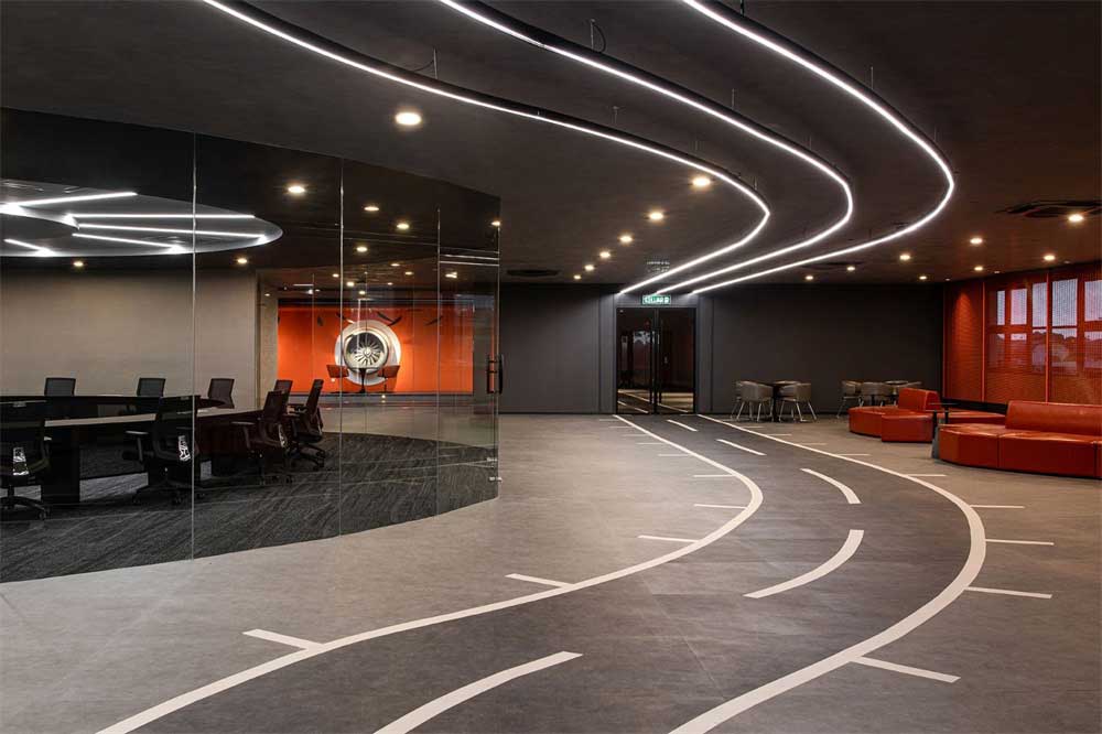 深圳南山區(qū)工業(yè)風(fēng)格機(jī)場(chǎng)主題辦公室設(shè)計(jì)裝修-過(guò)道