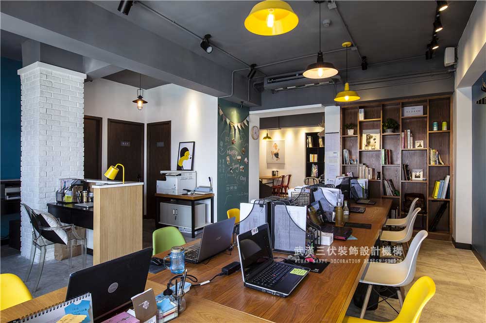 深圳福田200平方工業(yè)風(fēng)辦公室裝修辦公區(qū)裝飾展示柜 深圳福田200平方工業(yè)風(fēng)辦公室裝修辦公區(qū)裝飾展示柜