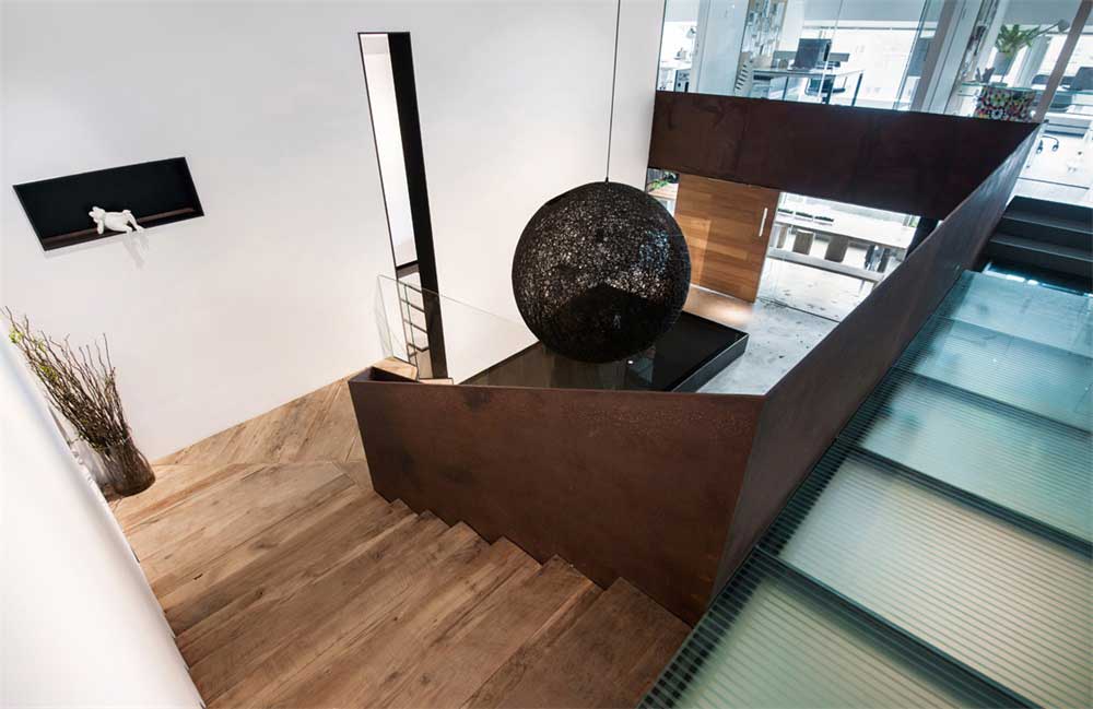 深圳市南山自然風(fēng)辦公室裝修設(shè)計樓梯