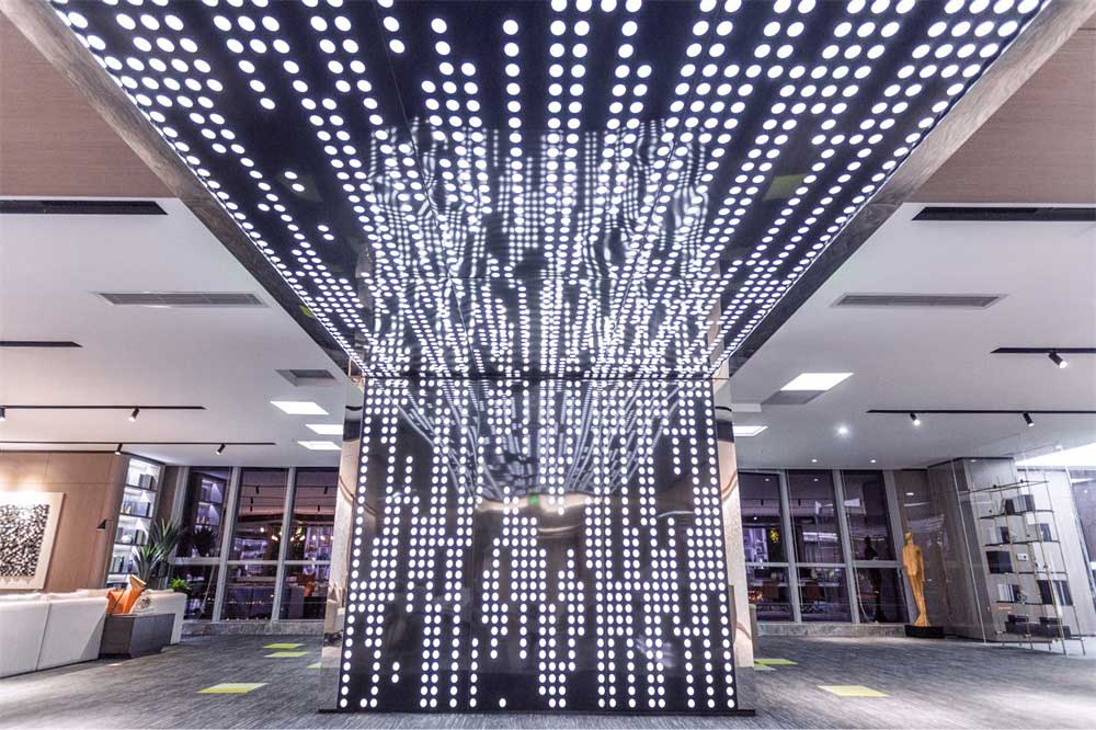 深圳市福田區(qū)車公廟現(xiàn)代輕奢辦公室設(shè)計裝修吊頂