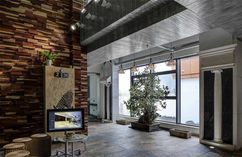 深圳南山香江金融中心工業(yè)風(fēng)辦公室裝修設(shè)計(jì)案例門廳