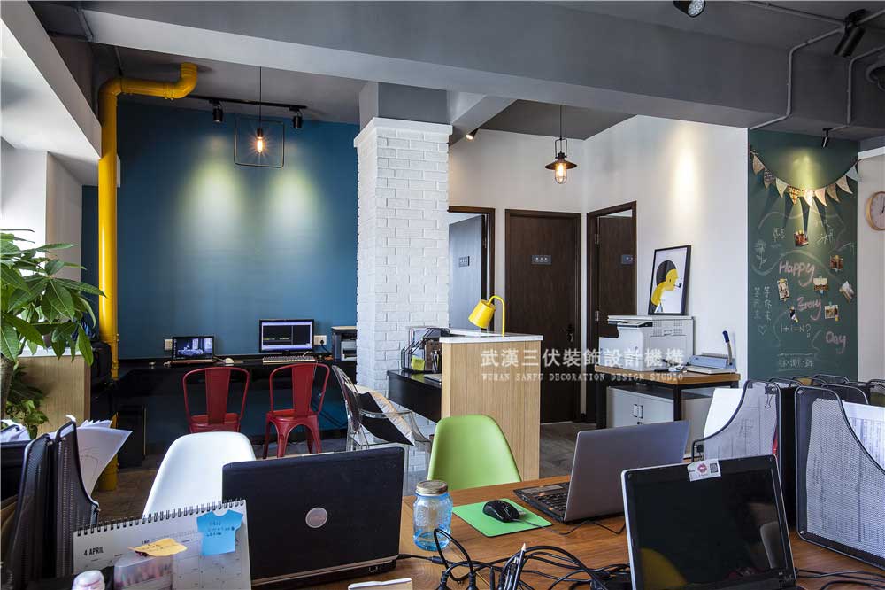 深圳福田200平方工業(yè)風(fēng)辦公室裝修燈光效果 深圳福田200平方工業(yè)風(fēng)辦公室裝修燈光效果
