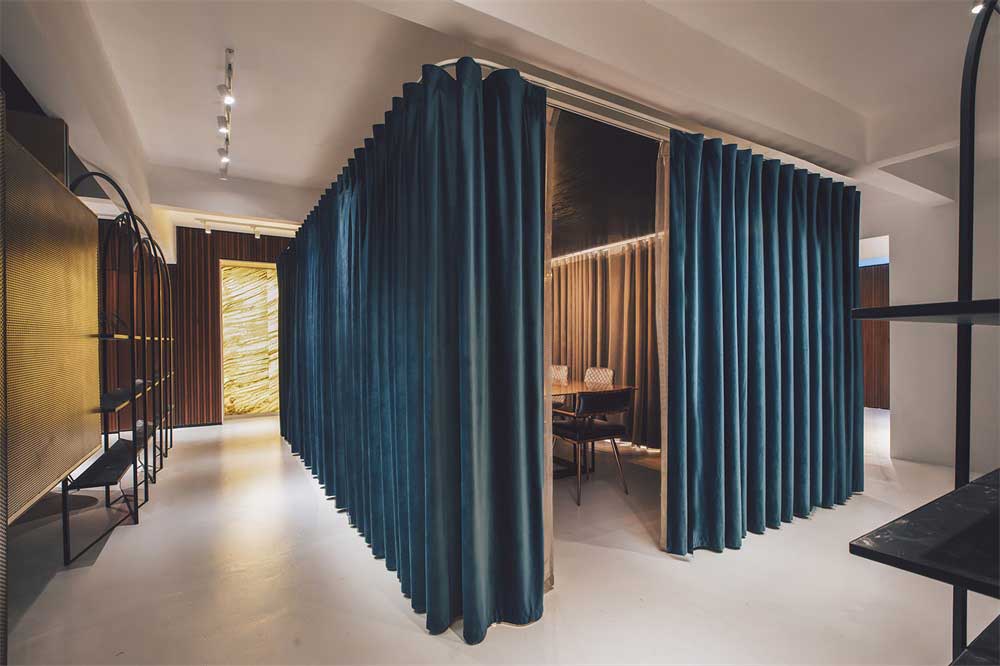 深圳市龍崗800平輕奢風(fēng)辦公室裝修會(huì)議室