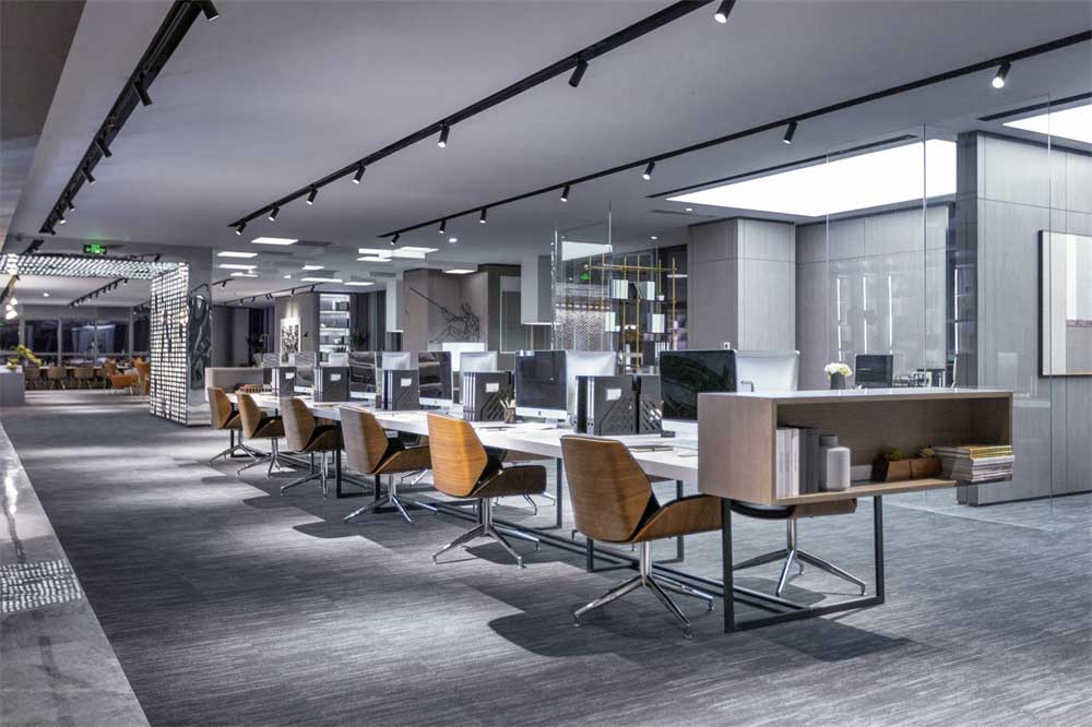 深圳市福田區(qū)車公廟現(xiàn)代輕奢辦公室設(shè)計裝修辦公區(qū)