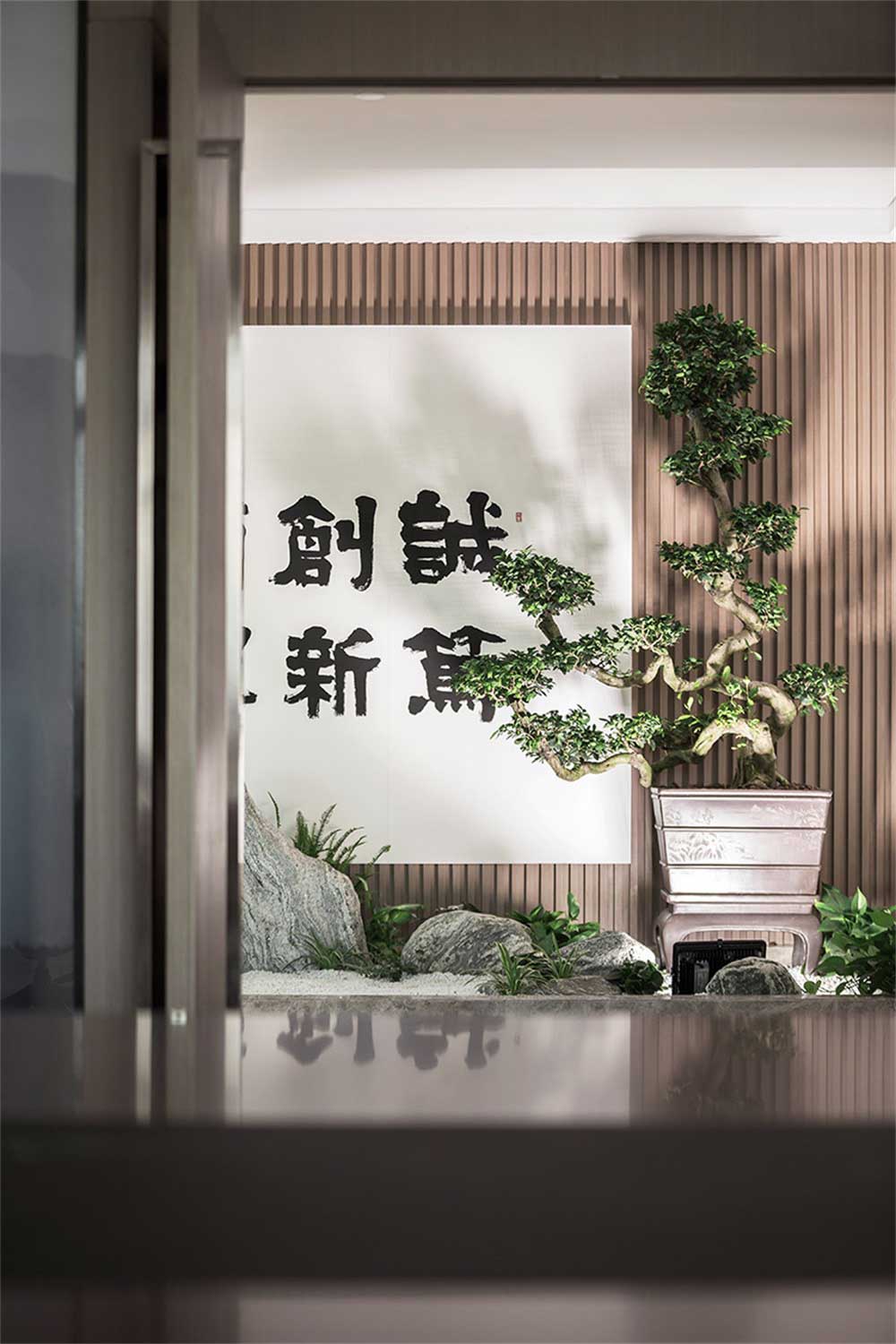 辦公室景觀波浪板實(shí)木墻面綠植盆景