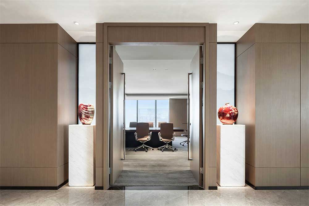 深圳市寶安1000平國(guó)中創(chuàng)投辦公室裝修會(huì)議室