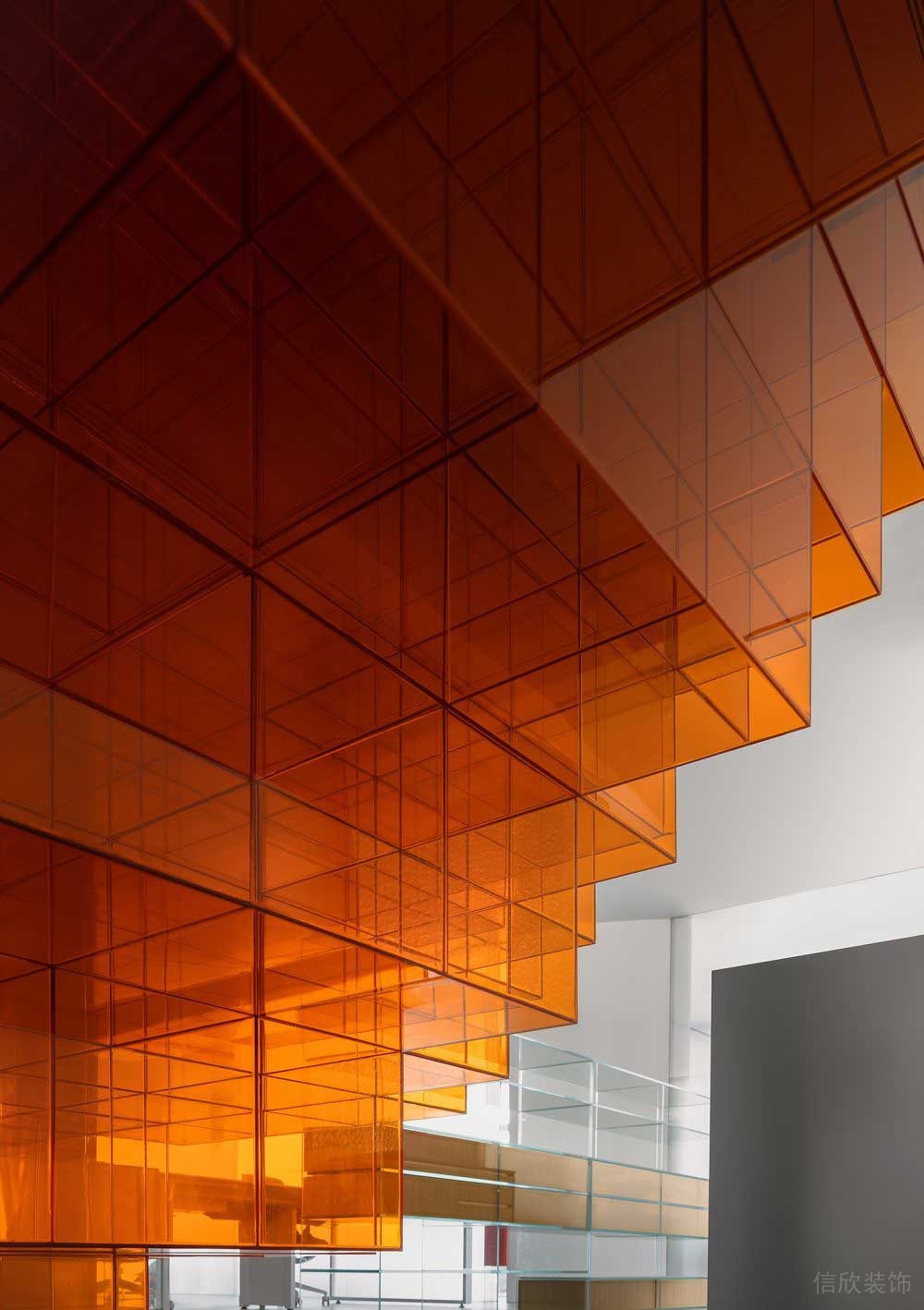 亞克力橙色幾何線條形狀辦公室天花線條設(shè)計(jì)效果圖