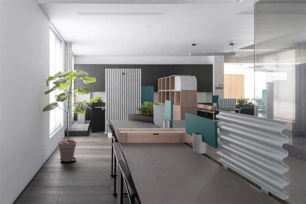 深圳市羅湖1600平原木風(fēng)辦公室裝修設(shè)計(jì)開放式辦公區(qū)