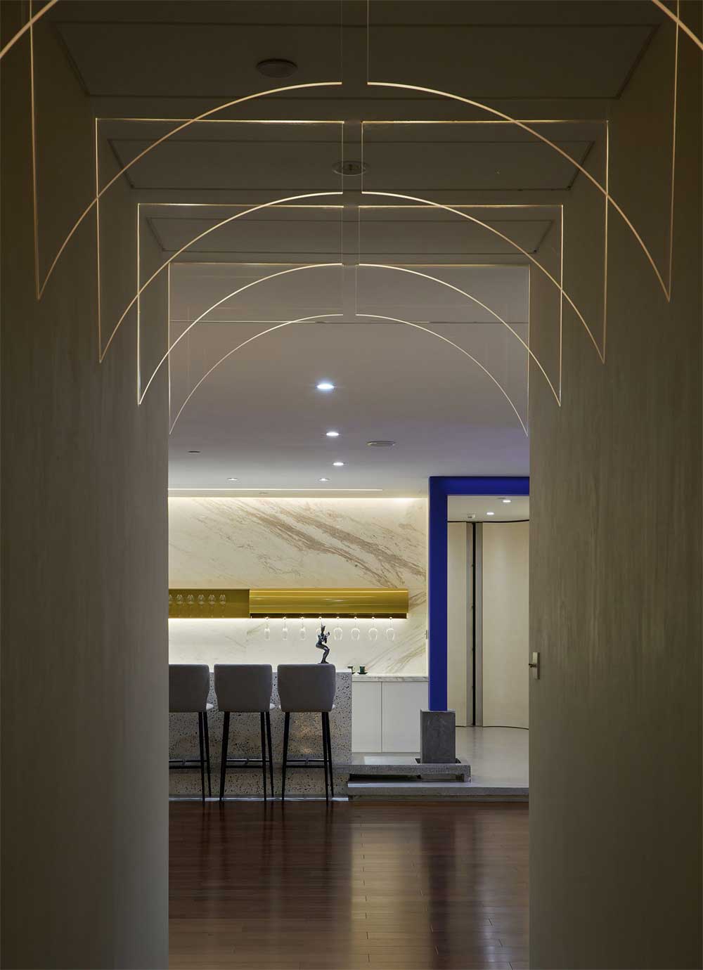 深圳市龍崗區(qū)現(xiàn)代風(fēng)格辦公室裝修過道