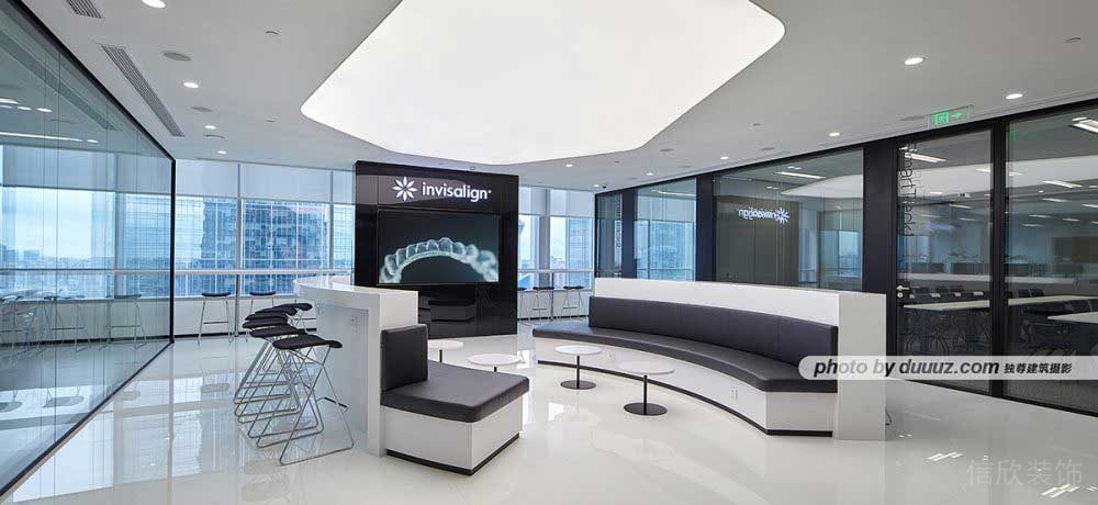 黑白色調弧線沙發(fā)裝修前臺區(qū)效果大理石瓷磚地板