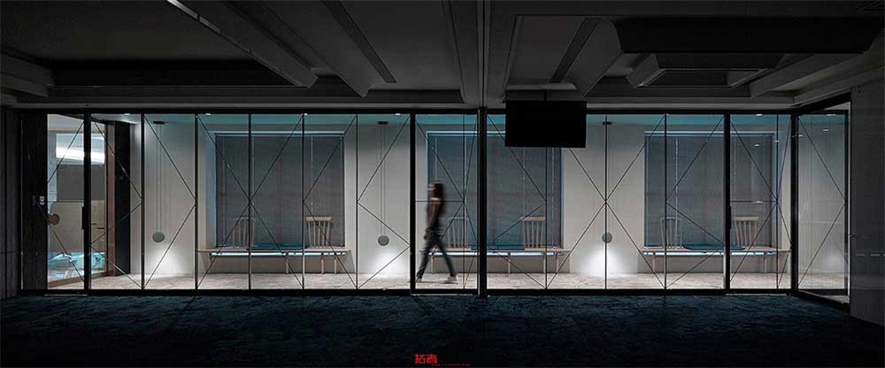 深圳龍華信利康樂創(chuàng)薈大廈簡約風(fēng)格辦公室裝修設(shè)計案例走廊