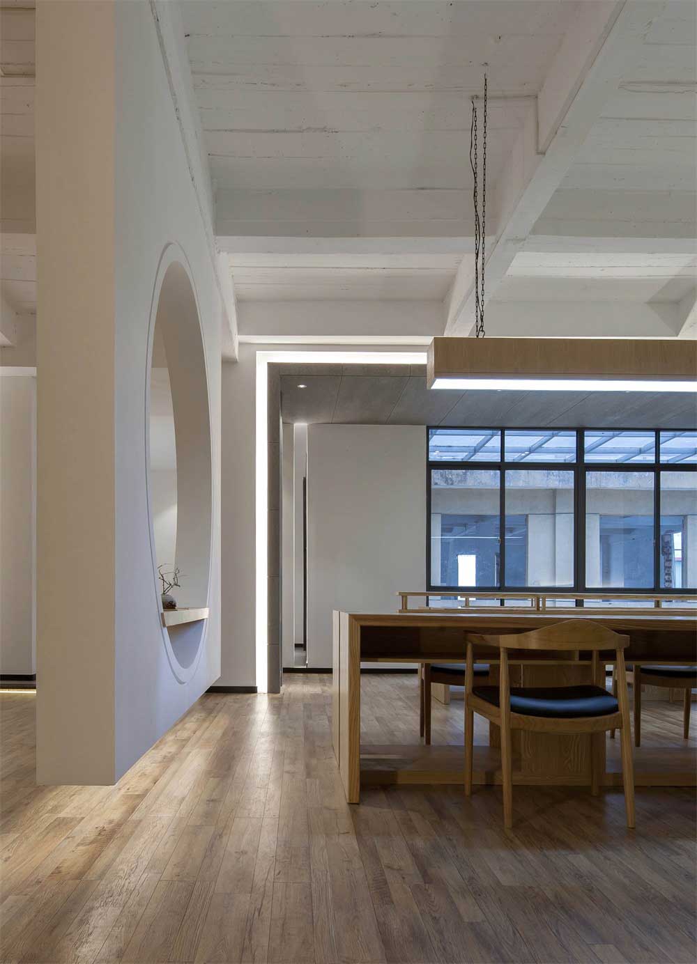 深圳羅湖鴻昌廣場(chǎng)新中式風(fēng)格辦公室裝修設(shè)計(jì)案例辦公區(qū)天花