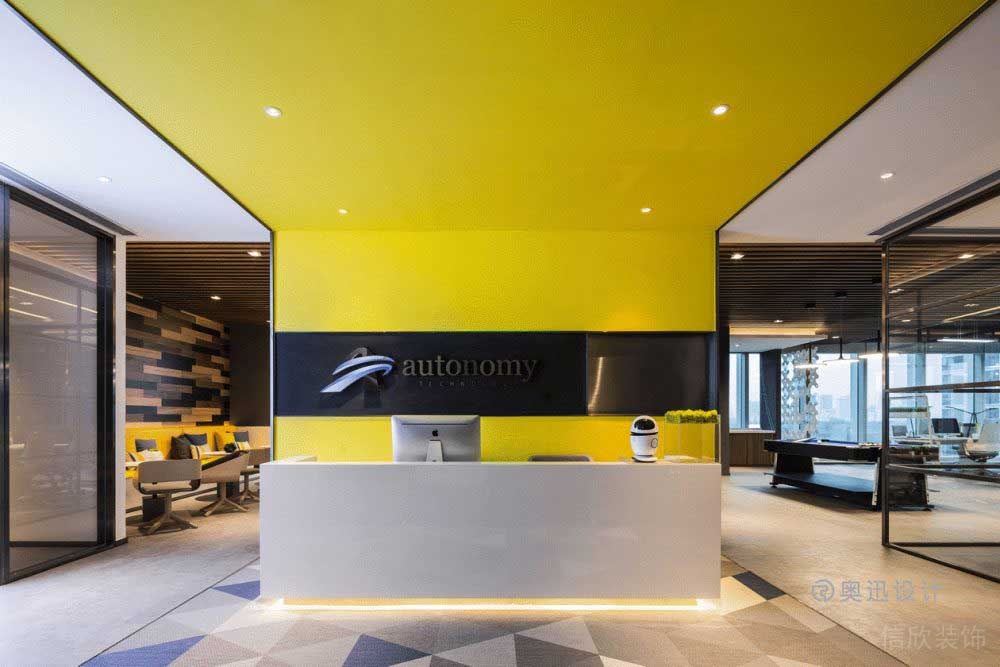 黃色辦公室天花墻壁一體式背景板設(shè)計(jì)效果圖燈飾設(shè)計(jì)前臺(tái)區(qū)域裝修