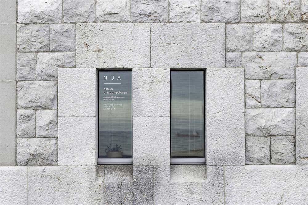 深圳龍崗康利城極簡風(fēng)格小型辦公室裝修設(shè)計案例外立面