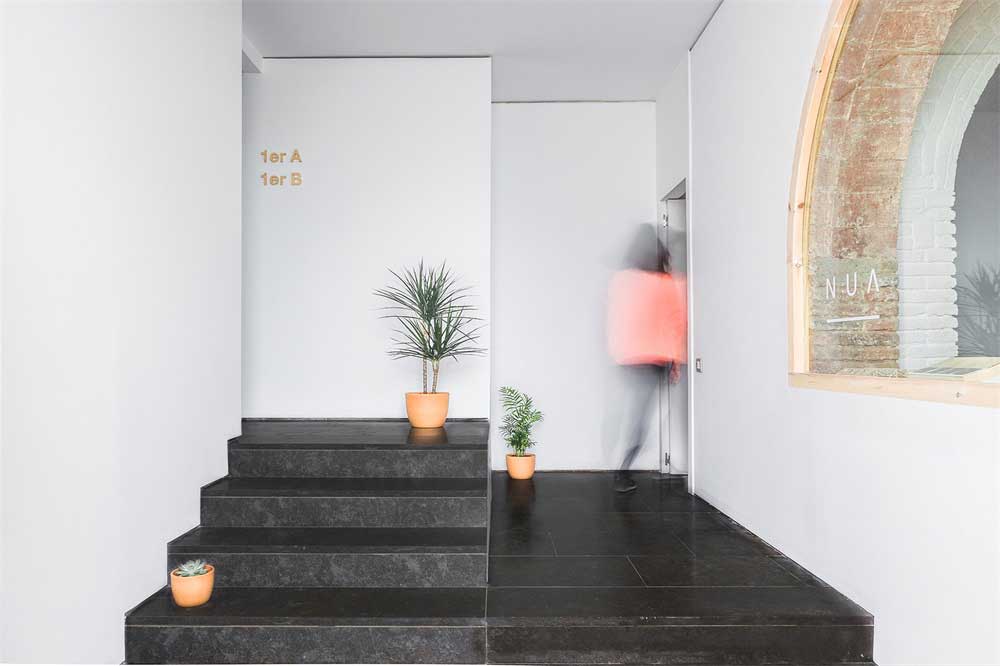 深圳龍崗康利城極簡風(fēng)格小型辦公室裝修設(shè)計案例樓梯間