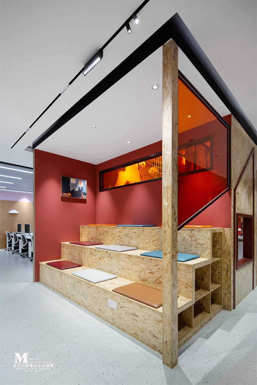 深圳市羅湖區(qū)元素組合辦公室設(shè)計(jì)裝修休息區(qū)