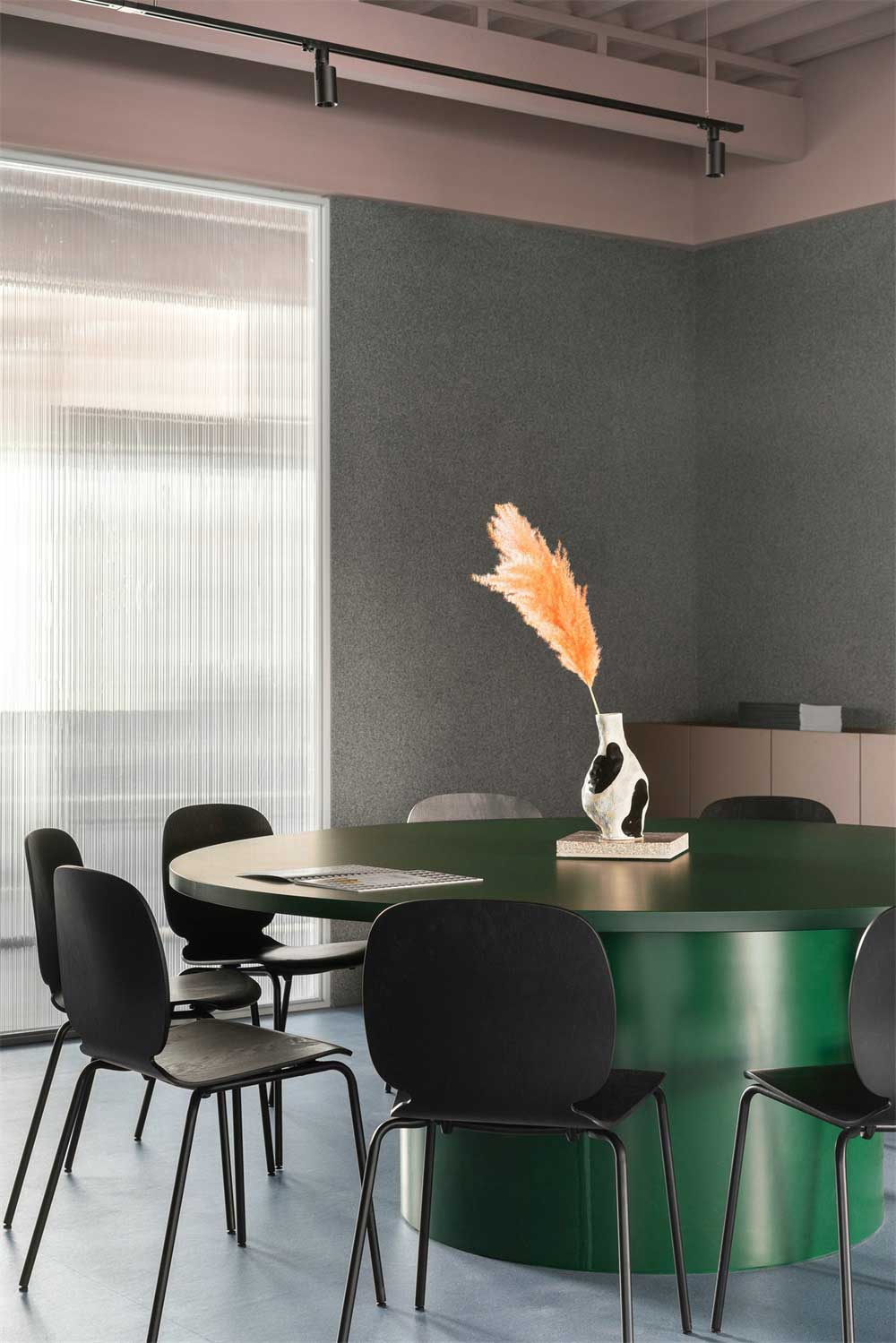 深圳南山區(qū)辦公室設(shè)計(jì)裝修——會(huì)議區(qū)