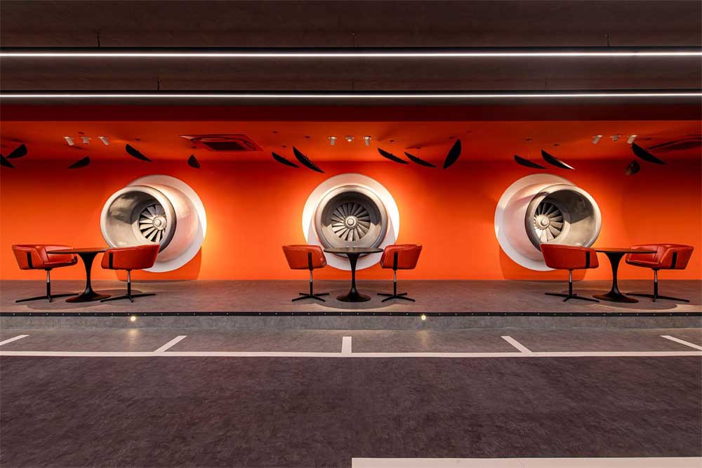 深圳南山區(qū)工業(yè)風(fēng)格機(jī)場(chǎng)主題辦公室設(shè)計(jì)裝修-洽談區(qū)