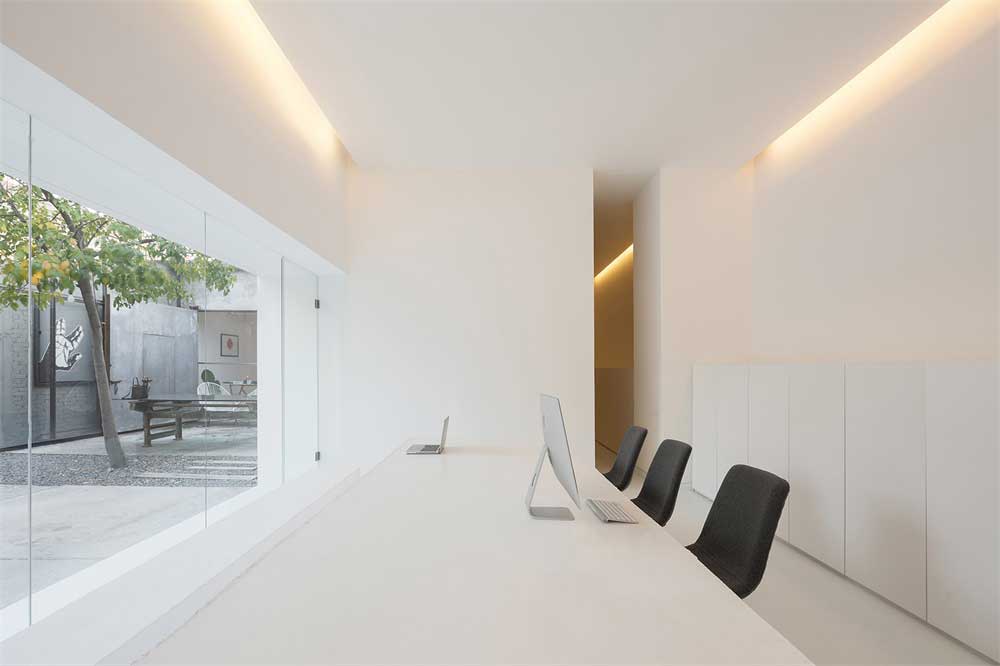 黑白現(xiàn)代簡(jiǎn)約辦公室設(shè)計(jì)裝修辦公區(qū)