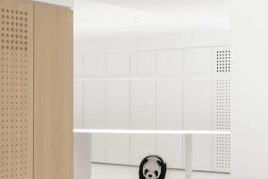 兒童培訓(xùn)機(jī)構(gòu)語言教學(xué)中心簡約風(fēng)木質(zhì)洞洞板pvc過道裝修