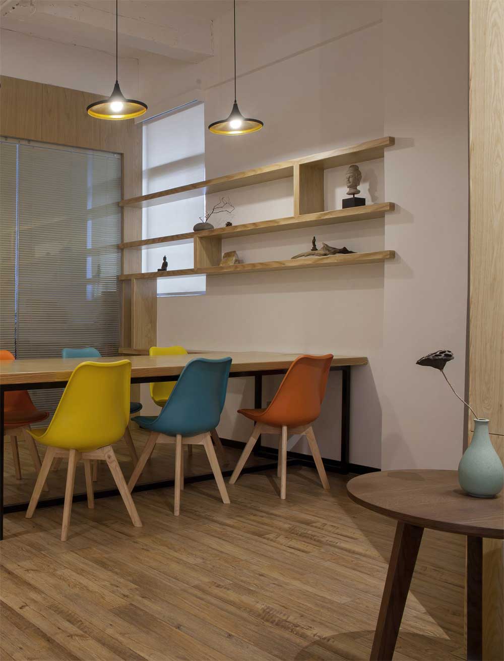 深圳羅湖鴻昌廣場(chǎng)新中式風(fēng)格辦公室裝修設(shè)計(jì)案例會(huì)議區(qū)