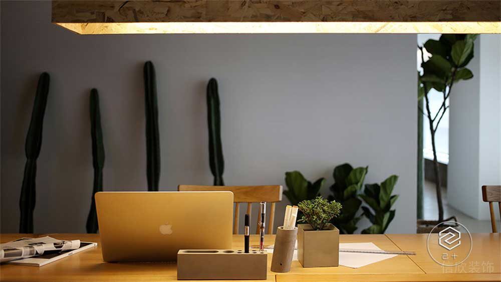 木質(zhì)辦公室裝修設(shè)計(jì)天花鏤空l(shuí)ed燈飾效果內(nèi)嵌式收納裝修圖