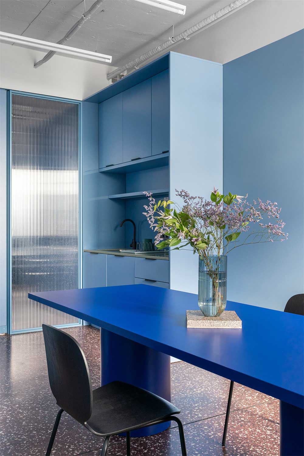 深圳南山區(qū)辦公室設(shè)計(jì)裝修——餐區(qū)