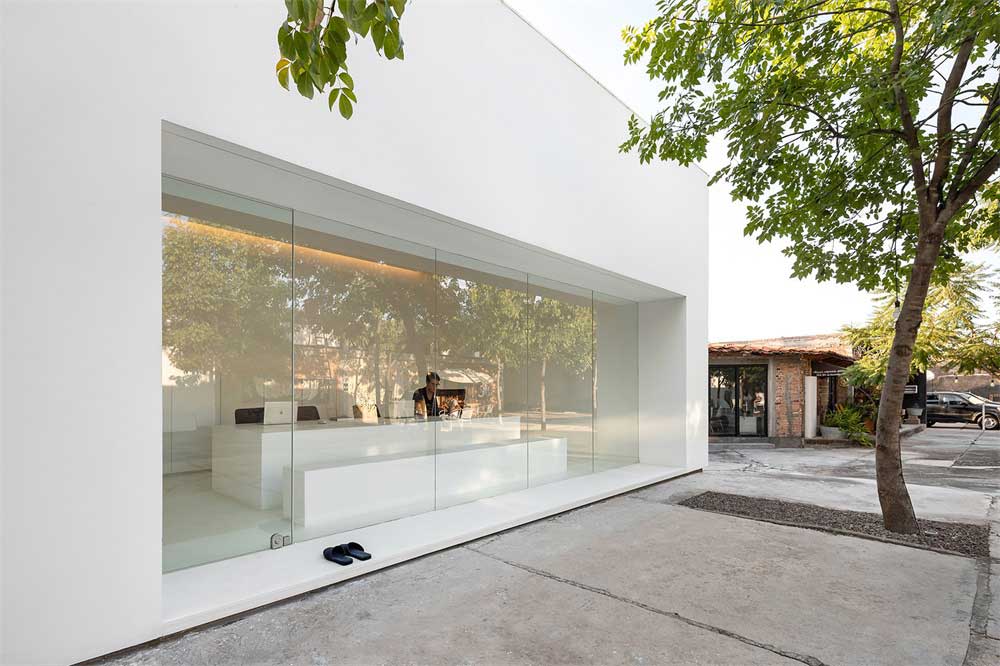 黑白現(xiàn)代簡(jiǎn)約辦公室設(shè)計(jì)裝修門頭設(shè)計(jì)