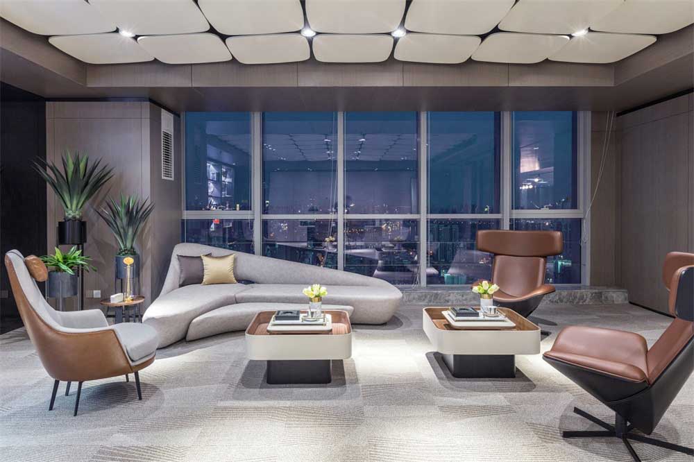 深圳市福田區(qū)車公廟現(xiàn)代輕奢辦公室設(shè)計裝修沙發(fā)區(qū)