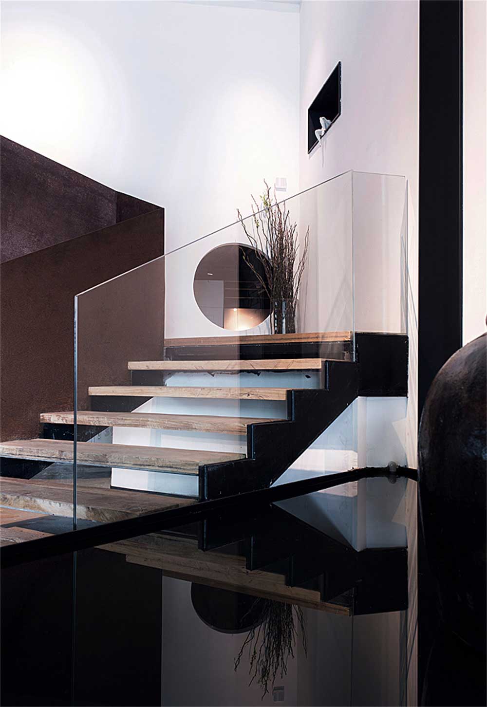 深圳市南山自然風(fēng)辦公室裝修設(shè)計樓梯