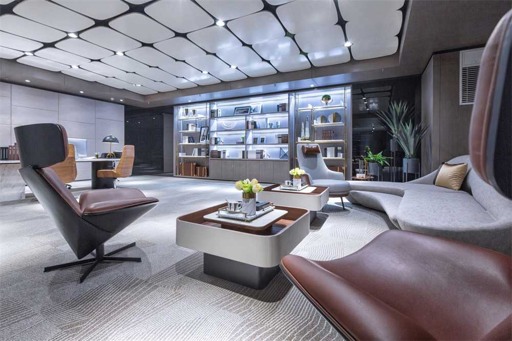 深圳市福田區(qū)車公廟現(xiàn)代輕奢辦公室設(shè)計裝修沙發(fā)區(qū)