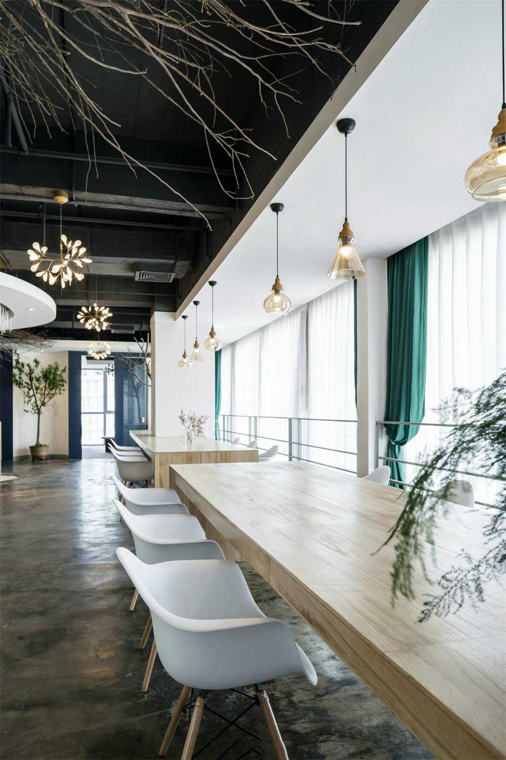 深圳寶安800平方北歐風(fēng)格辦公室裝修開放式會議區(qū)