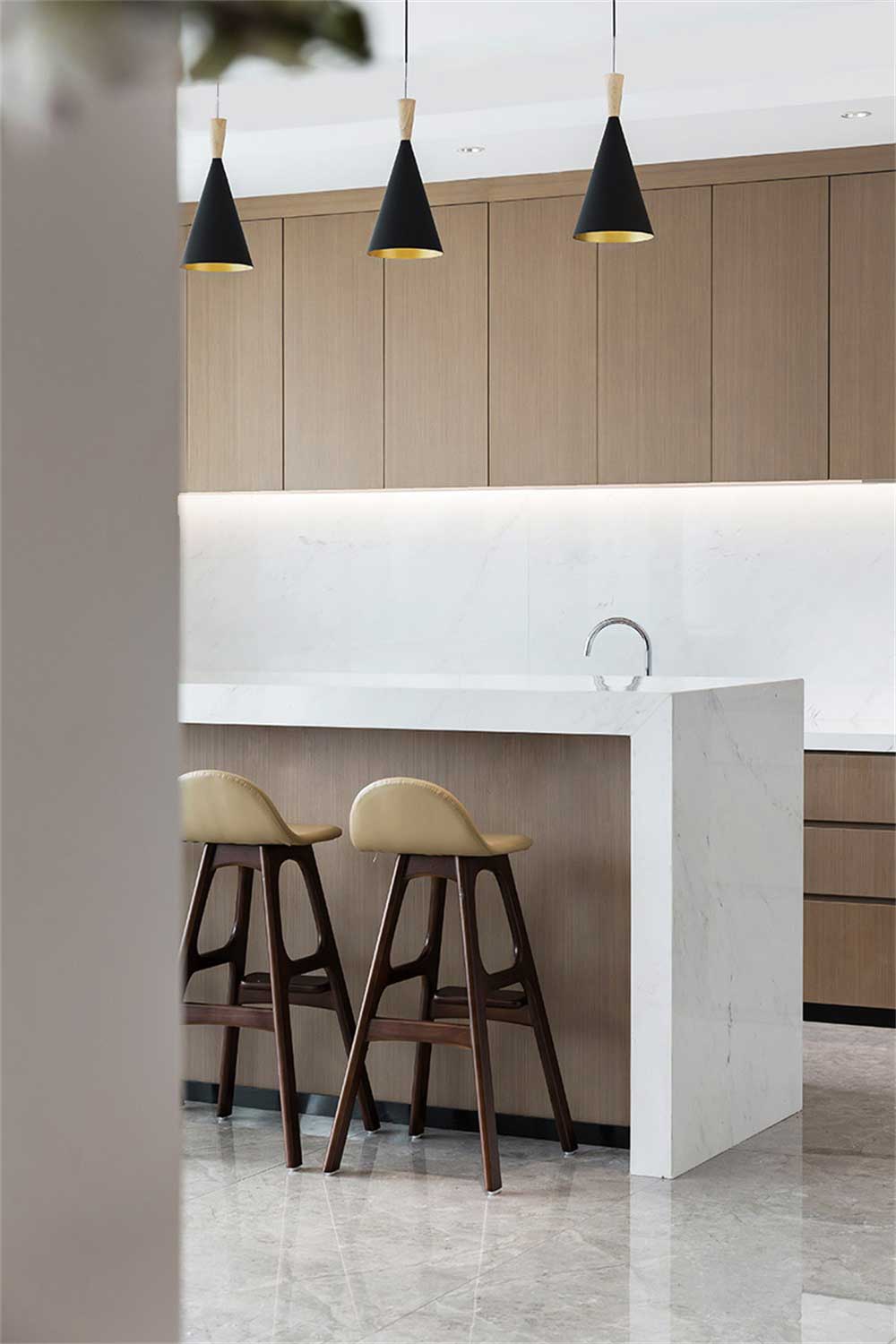 深圳市寶安1000平國(guó)中創(chuàng)投辦公室裝修吧臺(tái)區(qū)