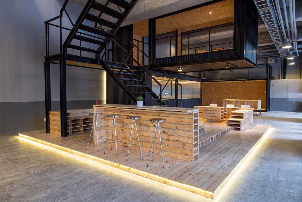 現(xiàn)代辦公室休息區(qū)大廳工業(yè)風(fēng)景人物之金屬z形樓梯鏤空黑色過道地臺燈飾設(shè)計效果圖