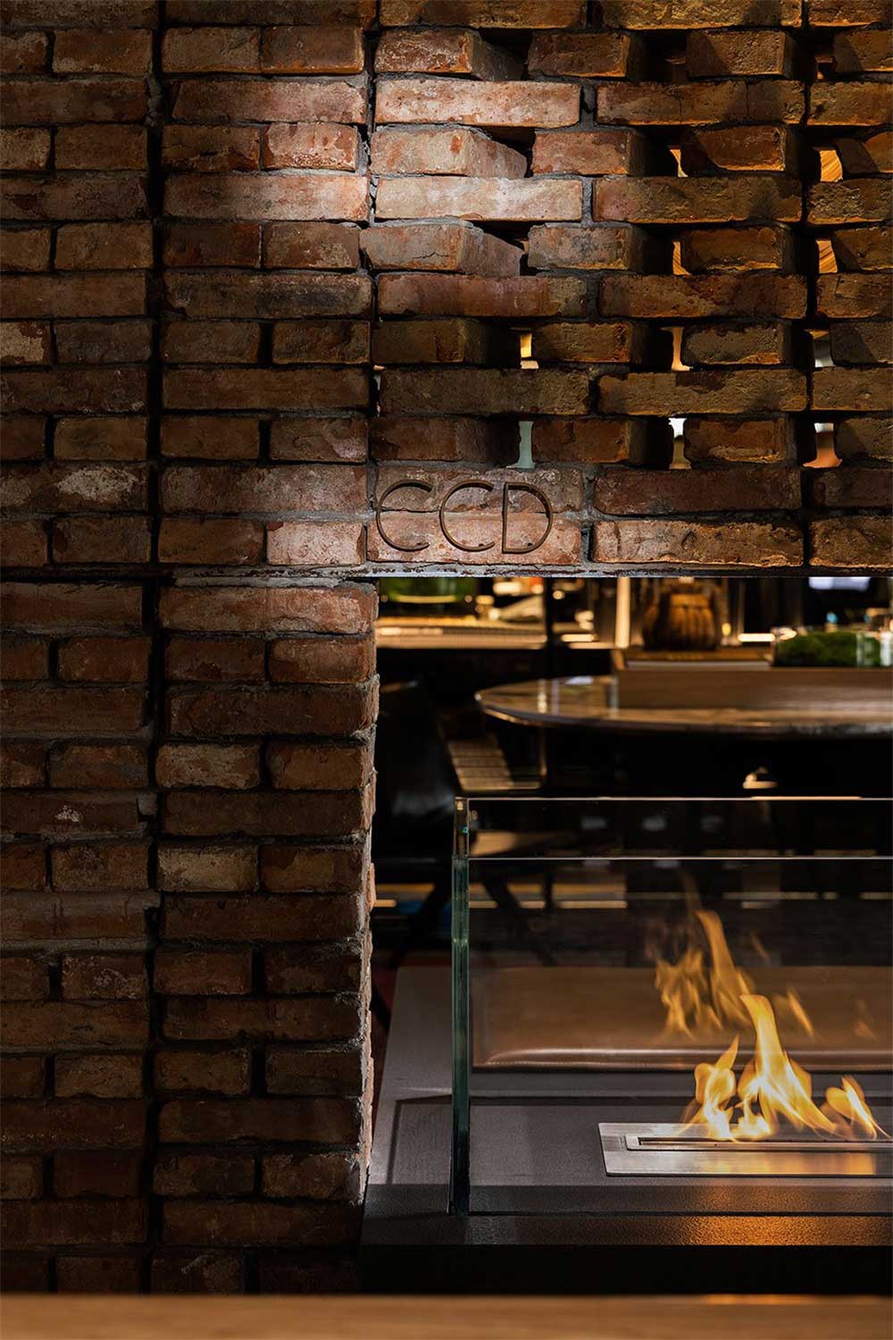 深圳龍崗500平方工業(yè)風(fēng)辦公室裝修墻面裝飾