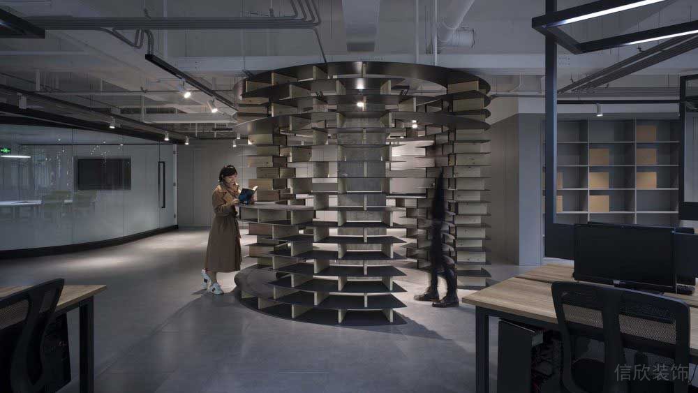 金屬環(huán)形柱體設(shè)計(jì)辦公室裝修工業(yè)風(fēng)效果圖過道