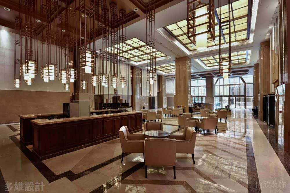大堂輕奢風(fēng)水晶金屬吊頂燈飾設(shè)計(jì)大理石古典休息區(qū)四人桌洽談開(kāi)放式區(qū)域裝修