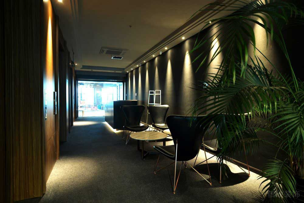 過(guò)道皮革沙發(fā)現(xiàn)代簡(jiǎn)約辦公室電梯等候區(qū)域地毯射燈燈飾設(shè)計(jì)圖