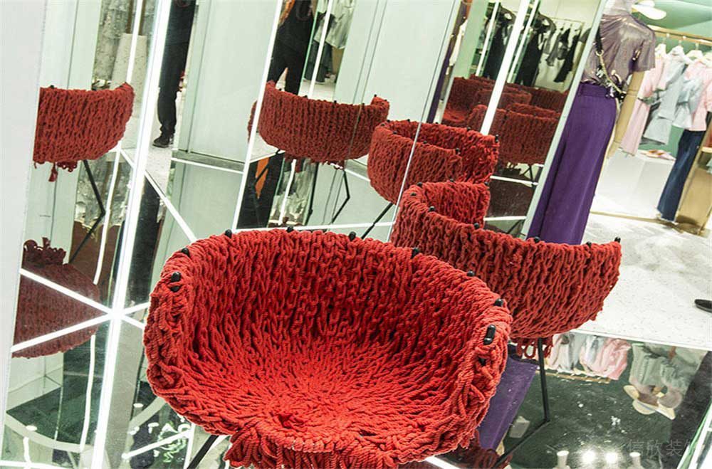 聯(lián)曼服裝店裝修設計方案10