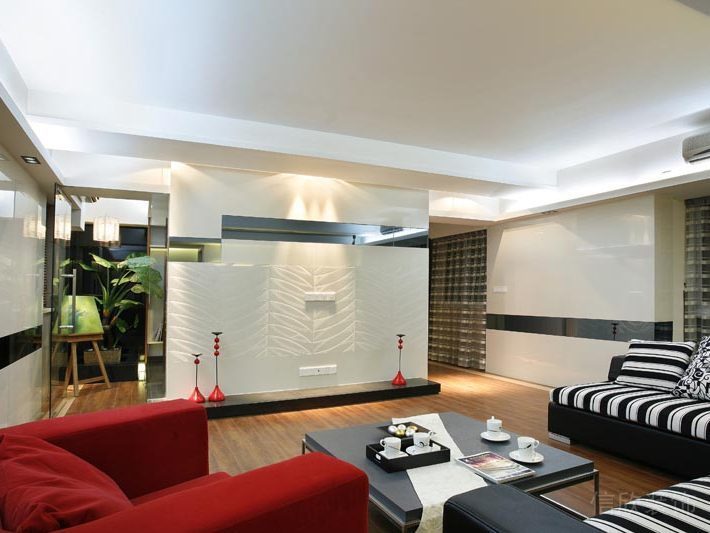 紅色沙發(fā)客廳裝修實木地板現(xiàn)代簡約風(fēng)木飾面裝修圖