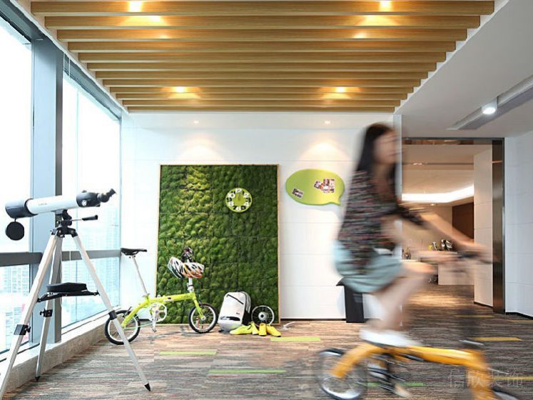 辦公室休息區(qū)開(kāi)放式多功能區(qū)域地毯木飾面天花玻璃墻體隔斷設(shè)計(jì)圖